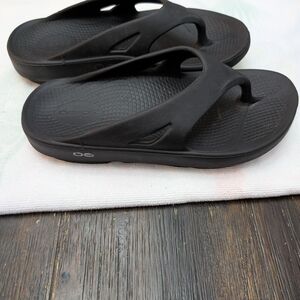 OOFOS Black Comfort Sandals